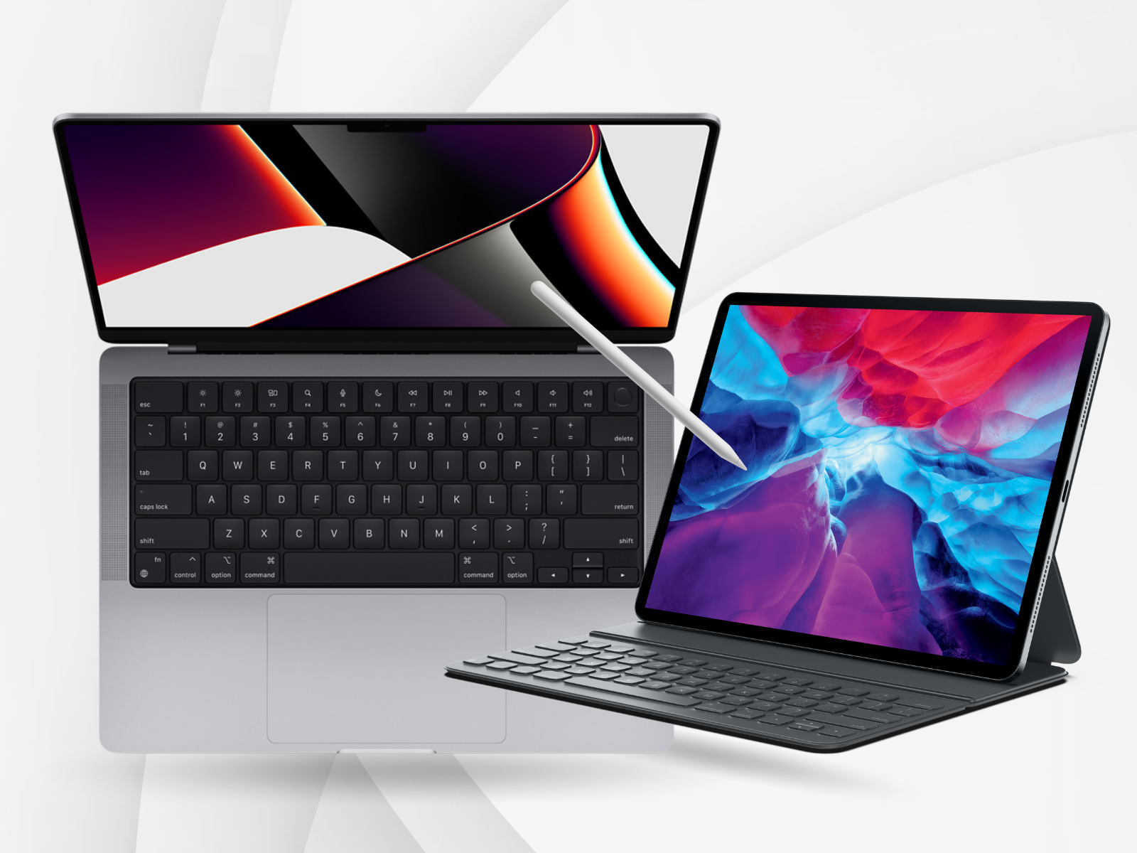 Apple — MacBook Pro abierto junto a un iPad Pro con Apple Pencil, sobre fondo claro.